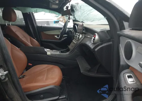 2021 Mercedes-Benz Glc 300 Suv z USA, uszkodzony, nr VIN W1N0G8DB9MV273798